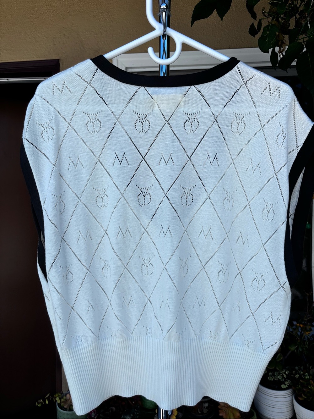 MAEVE Anthropologie
Women's V-neck Pullover Vest
White/Navy Blue Trim Size L - Picture 3 of 16